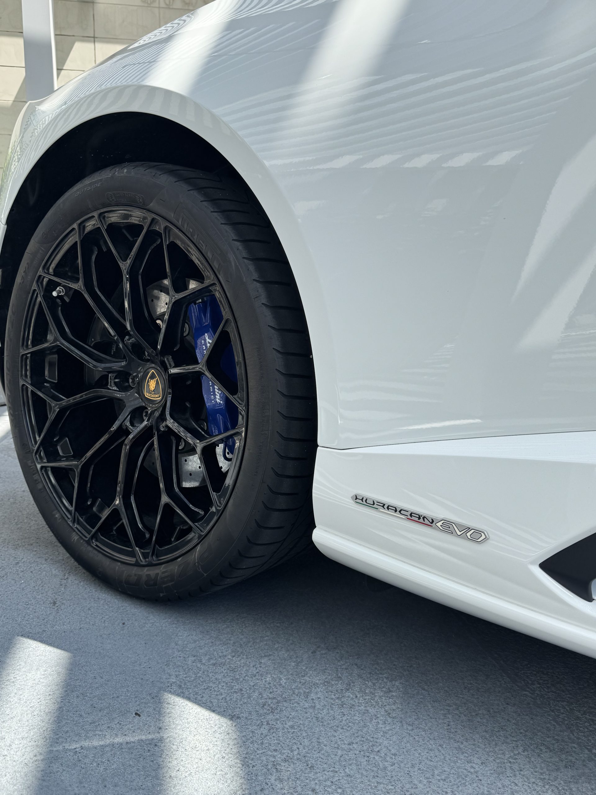 Lamborghini Huracan EVO close-up of black wheel and blue brake caliper